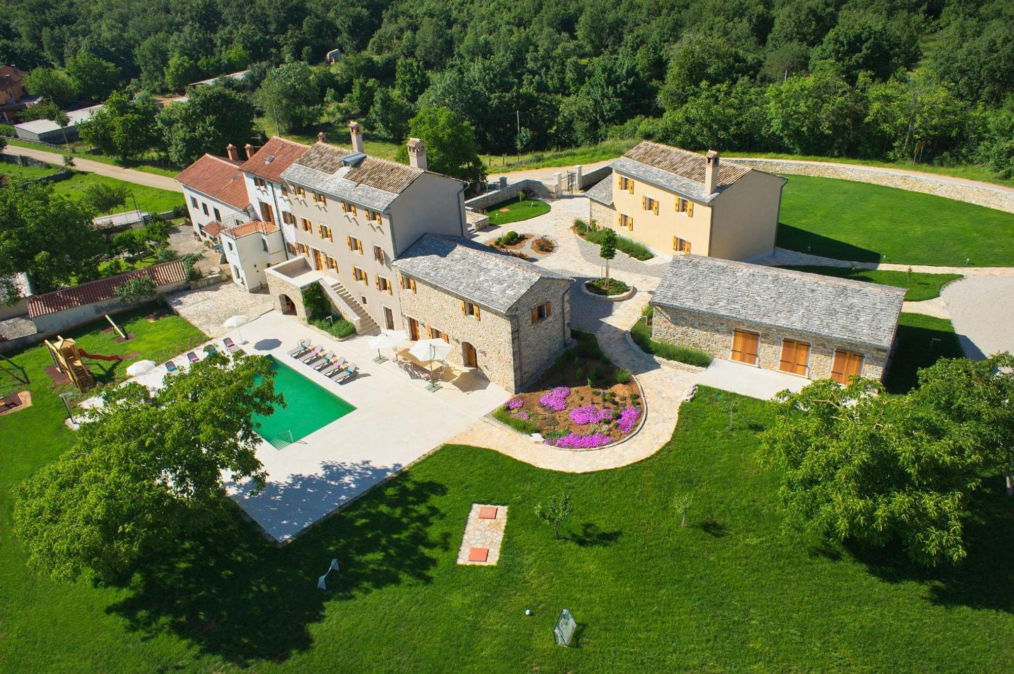 Villa Poropati, Groznjan, Istria - Luxury Countryside Estate For Up To 19 Persons - Large Pool Of 80M2 With Kids Section Kültér fotó