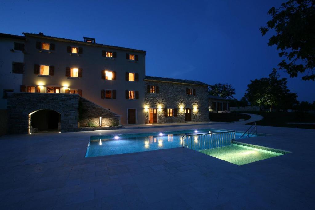 Villa Poropati, Groznjan, Istria - Luxury Countryside Estate For Up To 19 Persons - Large Pool Of 80M2 With Kids Section Szoba fotó