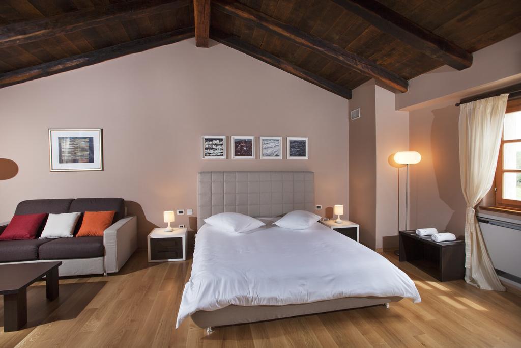 Villa Poropati, Groznjan, Istria - Luxury Countryside Estate For Up To 19 Persons - Large Pool Of 80M2 With Kids Section Kültér fotó