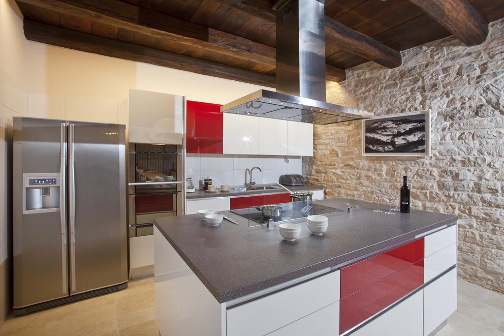 Villa Poropati, Groznjan, Istria - Luxury Countryside Estate For Up To 19 Persons - Large Pool Of 80M2 With Kids Section Kültér fotó