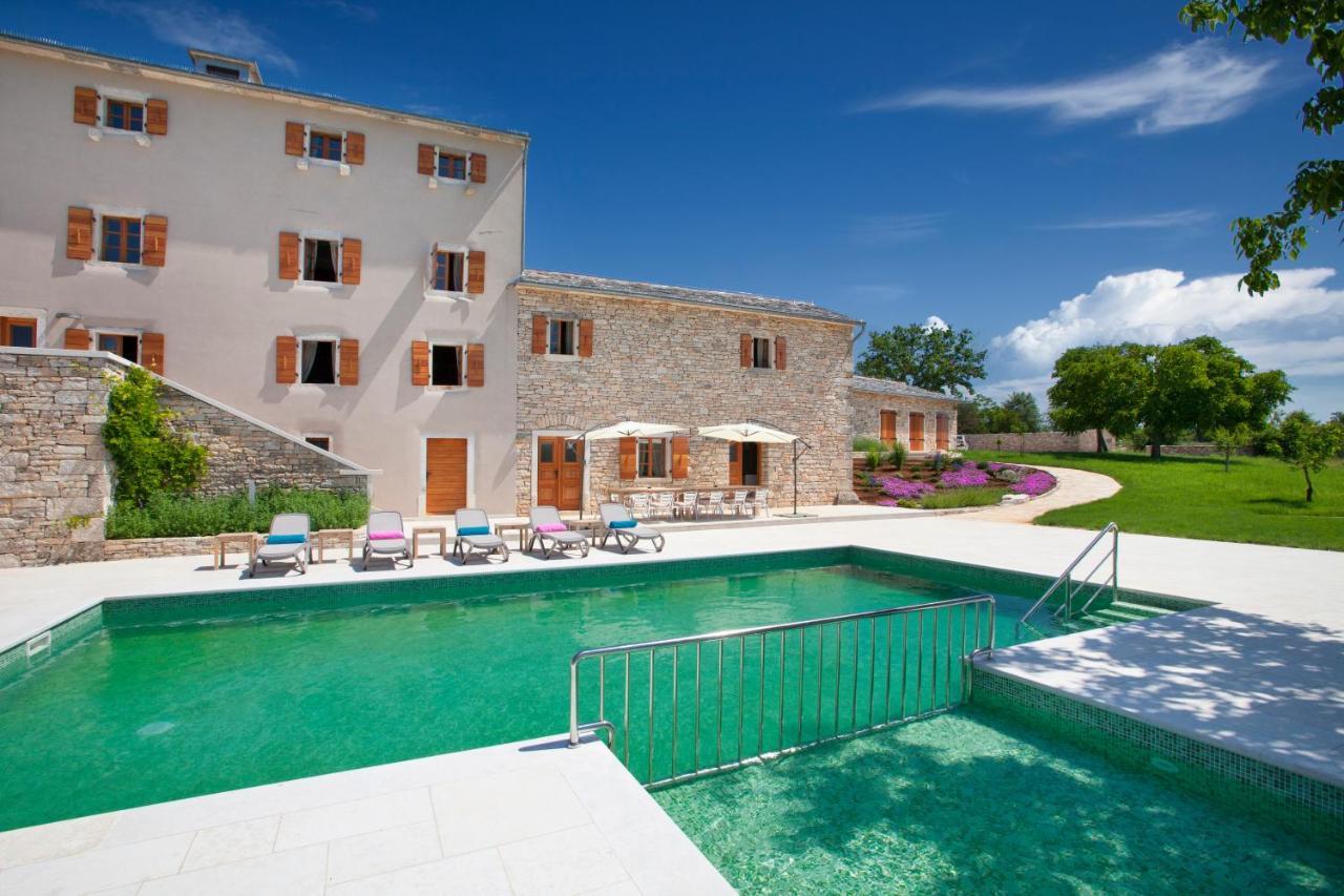 Villa Poropati, Groznjan, Istria - Luxury Countryside Estate For Up To 19 Persons - Large Pool Of 80M2 With Kids Section Kültér fotó