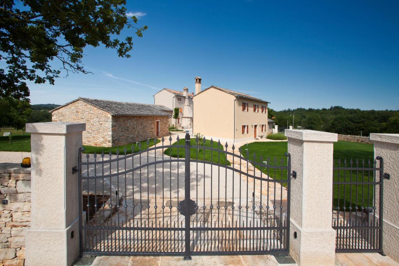 Villa Poropati, Groznjan, Istria - Luxury Countryside Estate For Up To 19 Persons - Large Pool Of 80M2 With Kids Section Kültér fotó