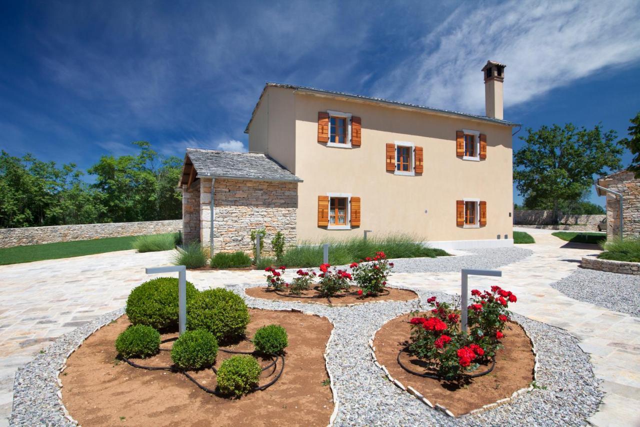 Villa Poropati, Groznjan, Istria - Luxury Countryside Estate For Up To 19 Persons - Large Pool Of 80M2 With Kids Section Kültér fotó