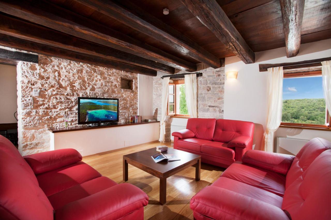 Villa Poropati, Groznjan, Istria - Luxury Countryside Estate For Up To 19 Persons - Large Pool Of 80M2 With Kids Section Kültér fotó