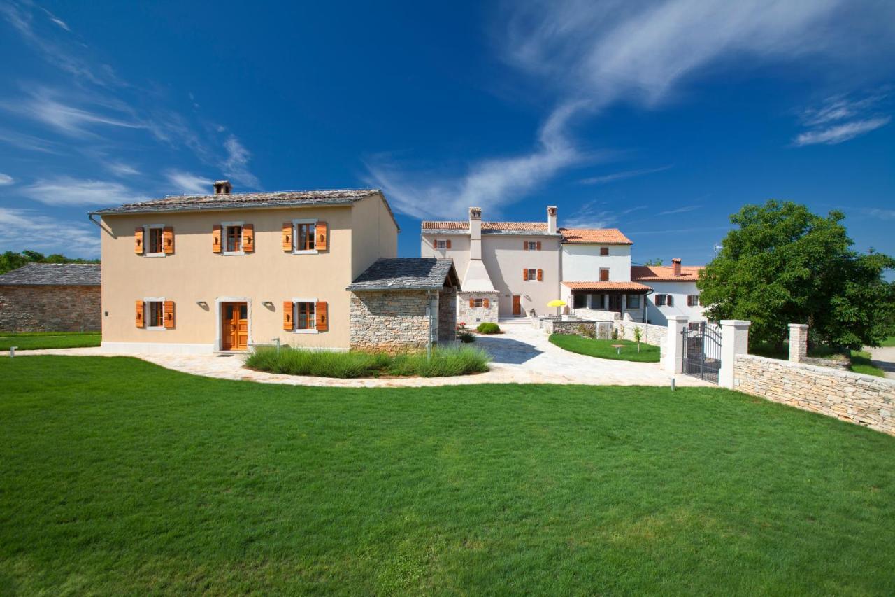 Villa Poropati, Groznjan, Istria - Luxury Countryside Estate For Up To 19 Persons - Large Pool Of 80M2 With Kids Section Kültér fotó