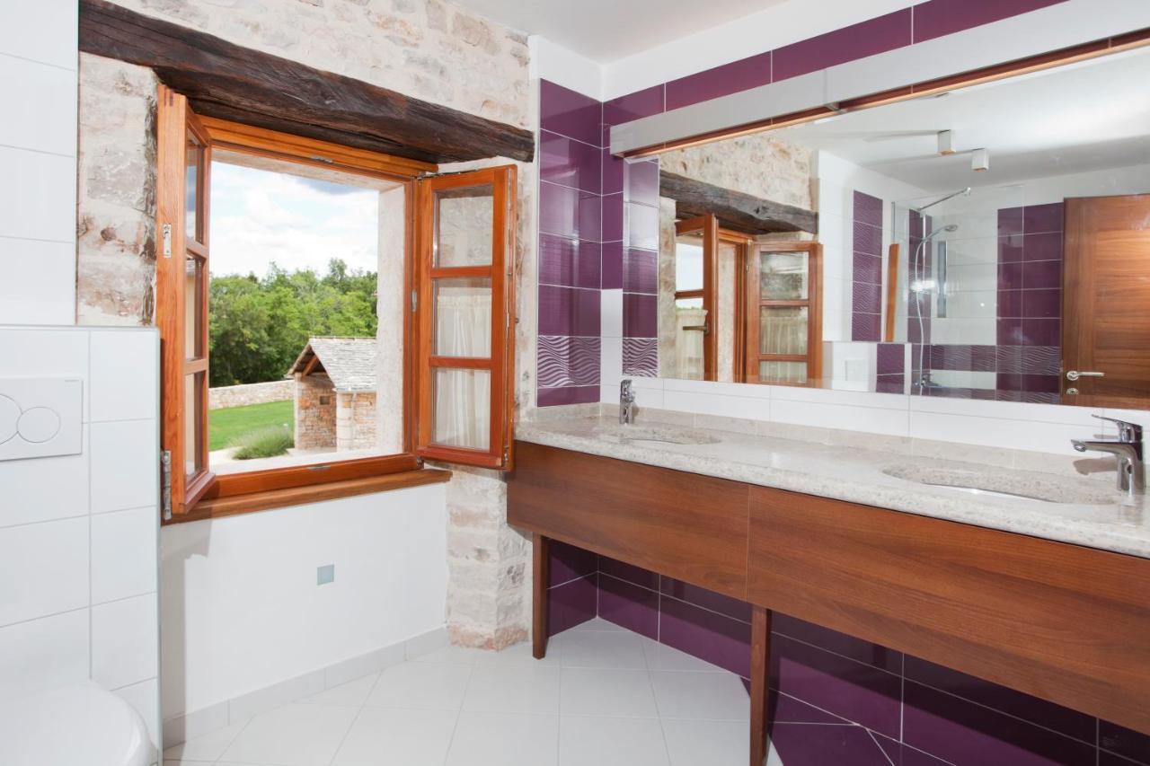 Villa Poropati, Groznjan, Istria - Luxury Countryside Estate For Up To 19 Persons - Large Pool Of 80M2 With Kids Section Kültér fotó