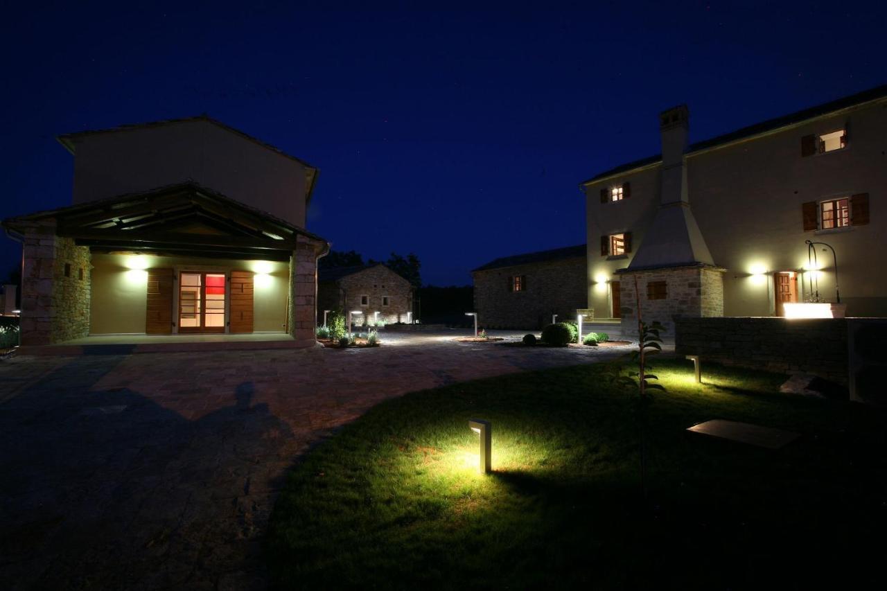 Villa Poropati, Groznjan, Istria - Luxury Countryside Estate For Up To 19 Persons - Large Pool Of 80M2 With Kids Section Szoba fotó